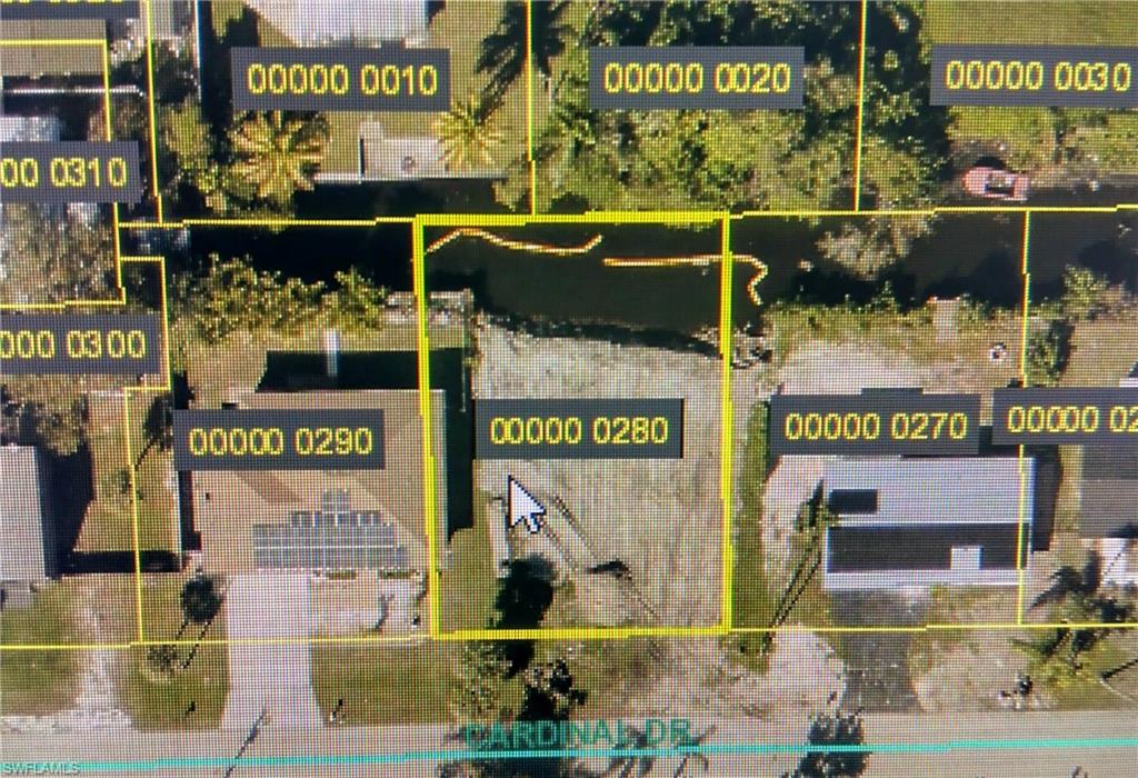 Intersecting Canals in a great location. City water. Ready for build the house of your dreams. Come and see.