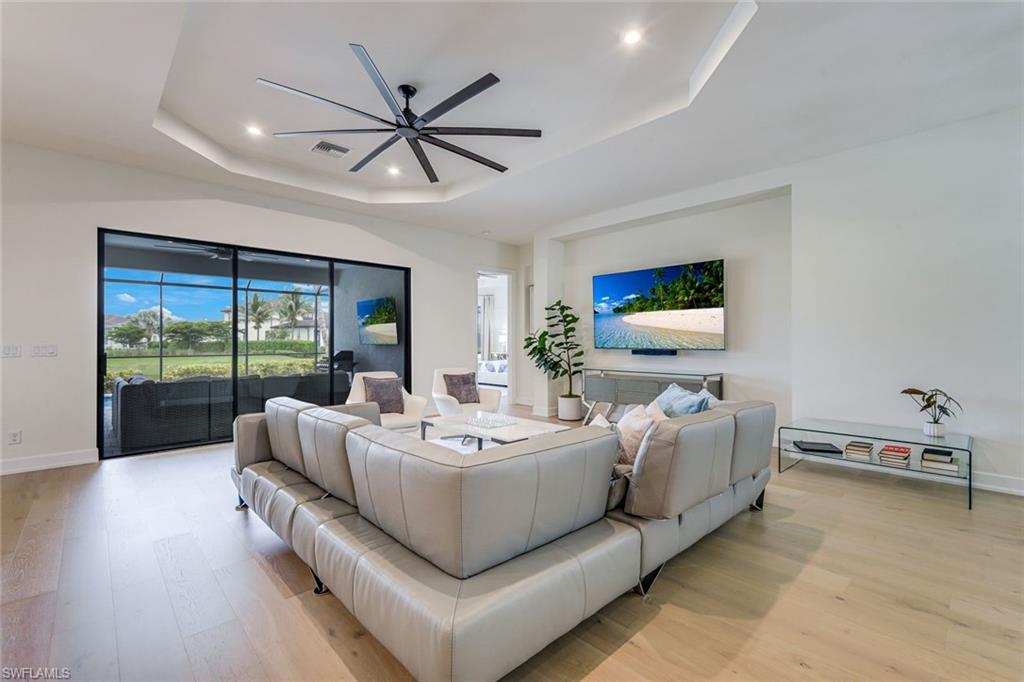 ESPLANADE LAKE CLUB - Residential