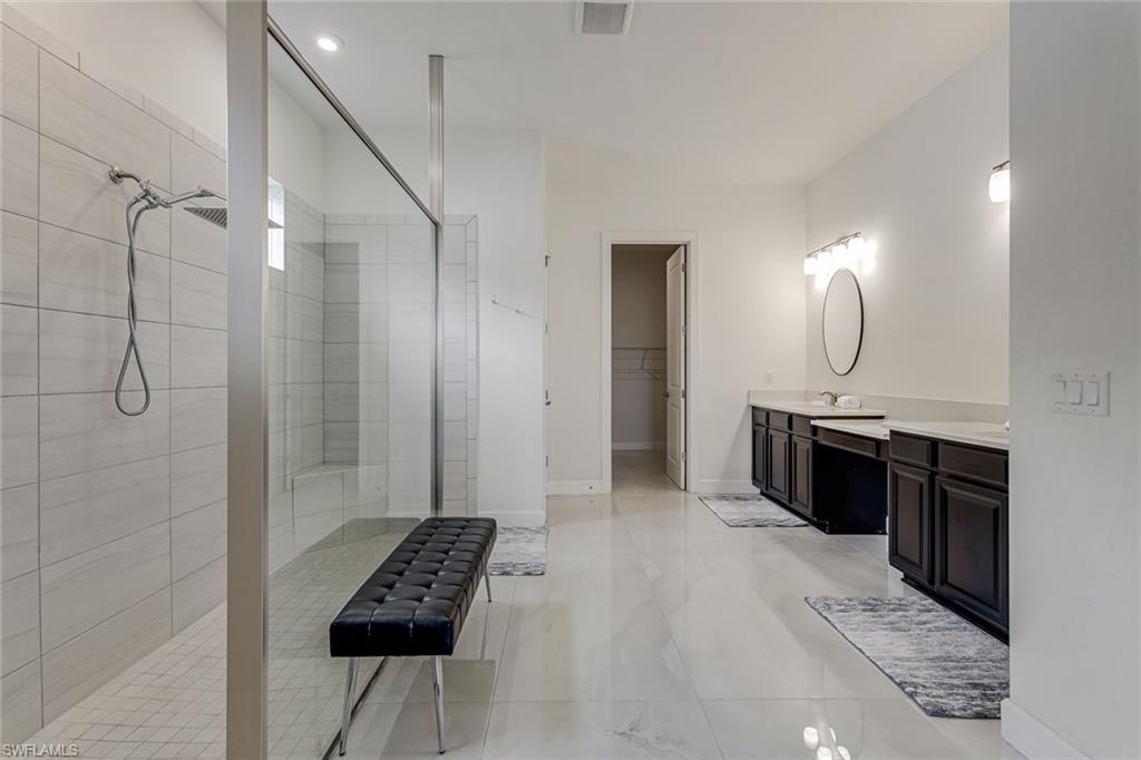 ESPLANADE LAKE CLUB - Residential