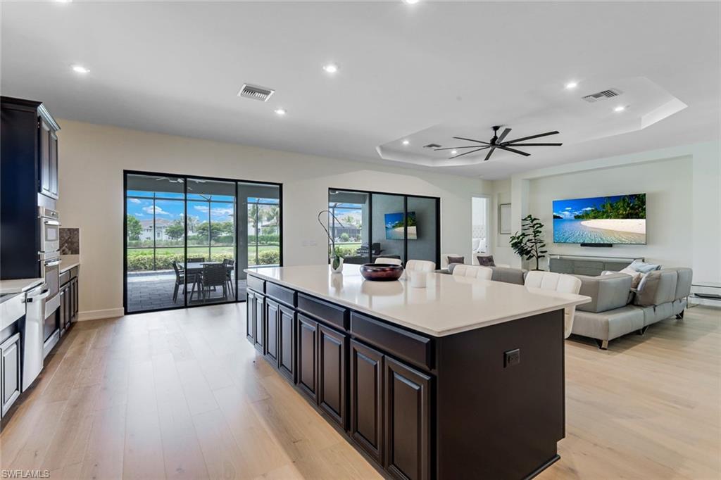 ESPLANADE LAKE CLUB - Residential