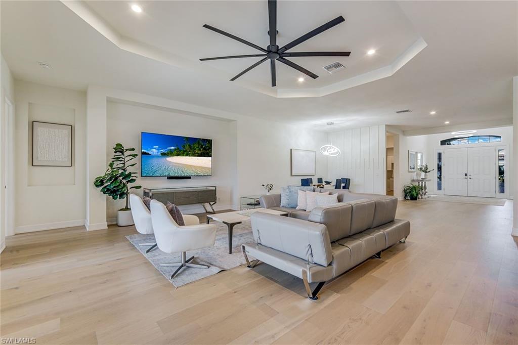 ESPLANADE LAKE CLUB - Residential