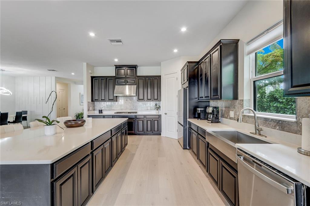 ESPLANADE LAKE CLUB - Residential