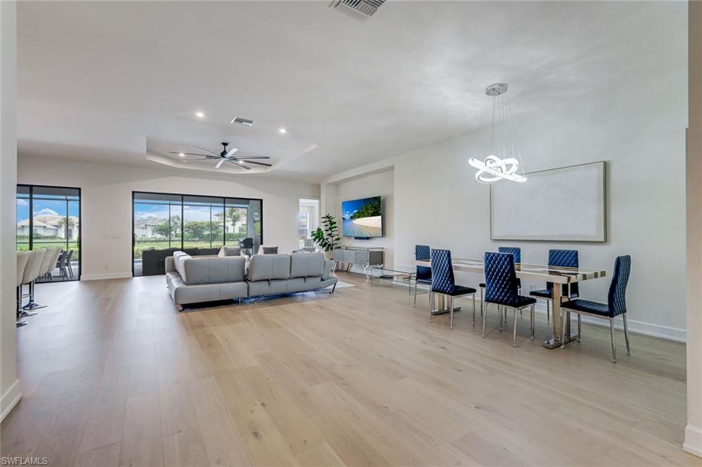 ESPLANADE LAKE CLUB - Residential