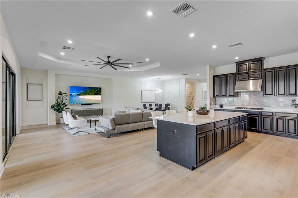 ESPLANADE LAKE CLUB - Residential