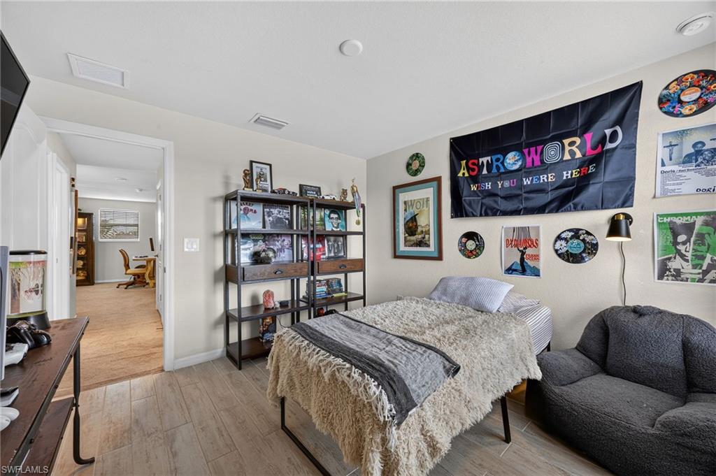 HAMPTON LAKES - Residential