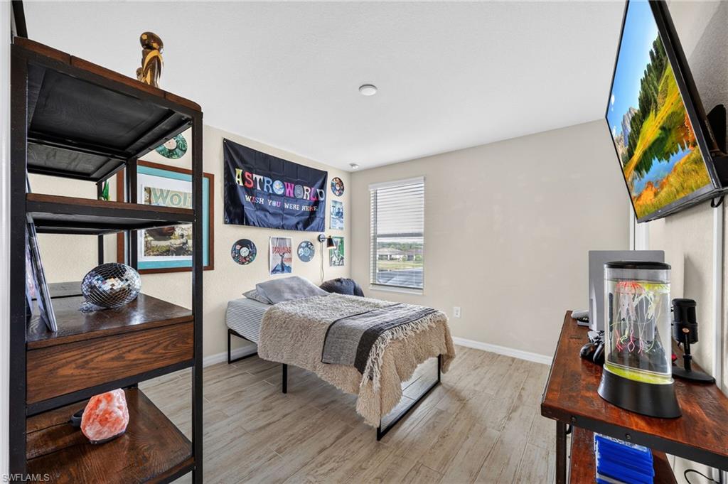 HAMPTON LAKES - Residential