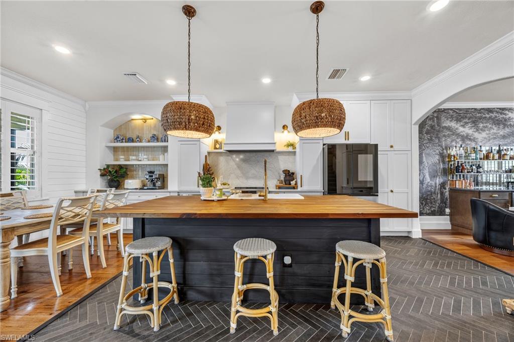 HAMPTON LAKES - Residential