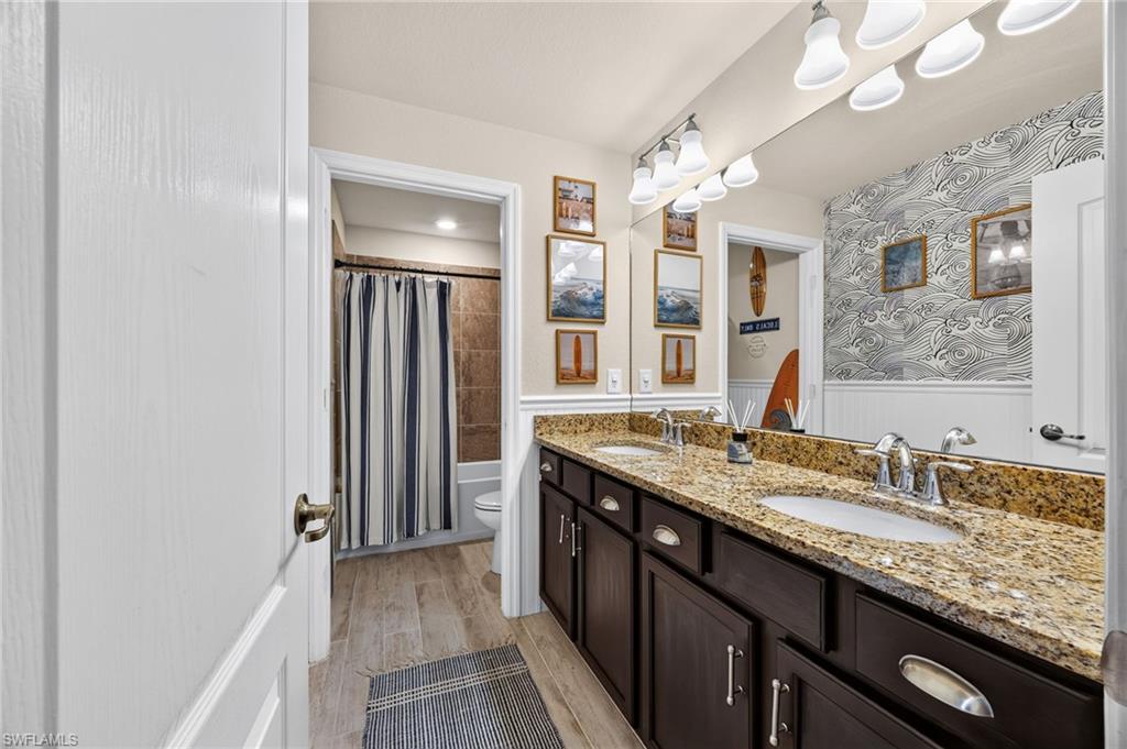 HAMPTON LAKES - Residential