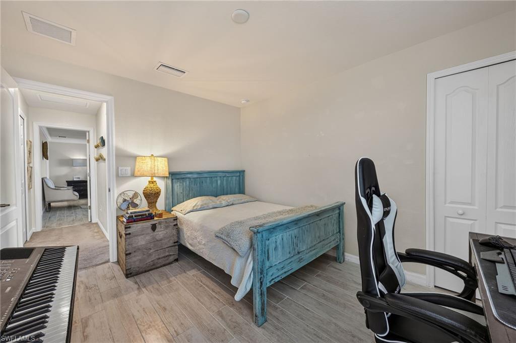 HAMPTON LAKES - Residential