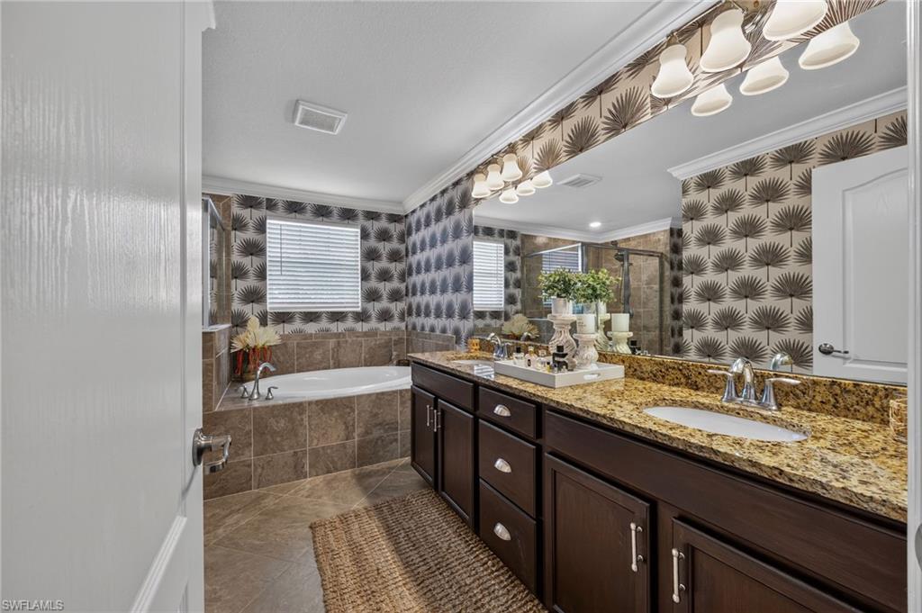 HAMPTON LAKES - Residential