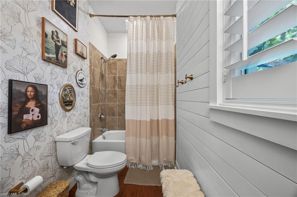 HAMPTON LAKES - Residential
