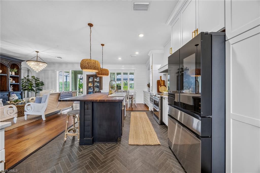 HAMPTON LAKES - Residential
