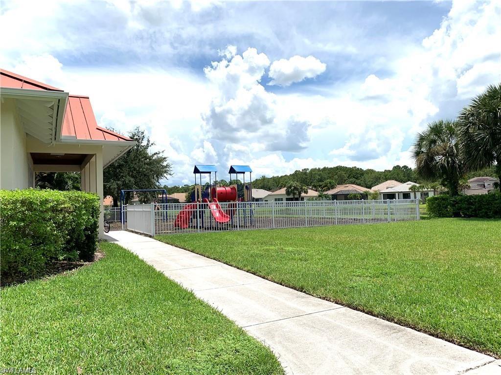 HAMPTON LAKES - Residential