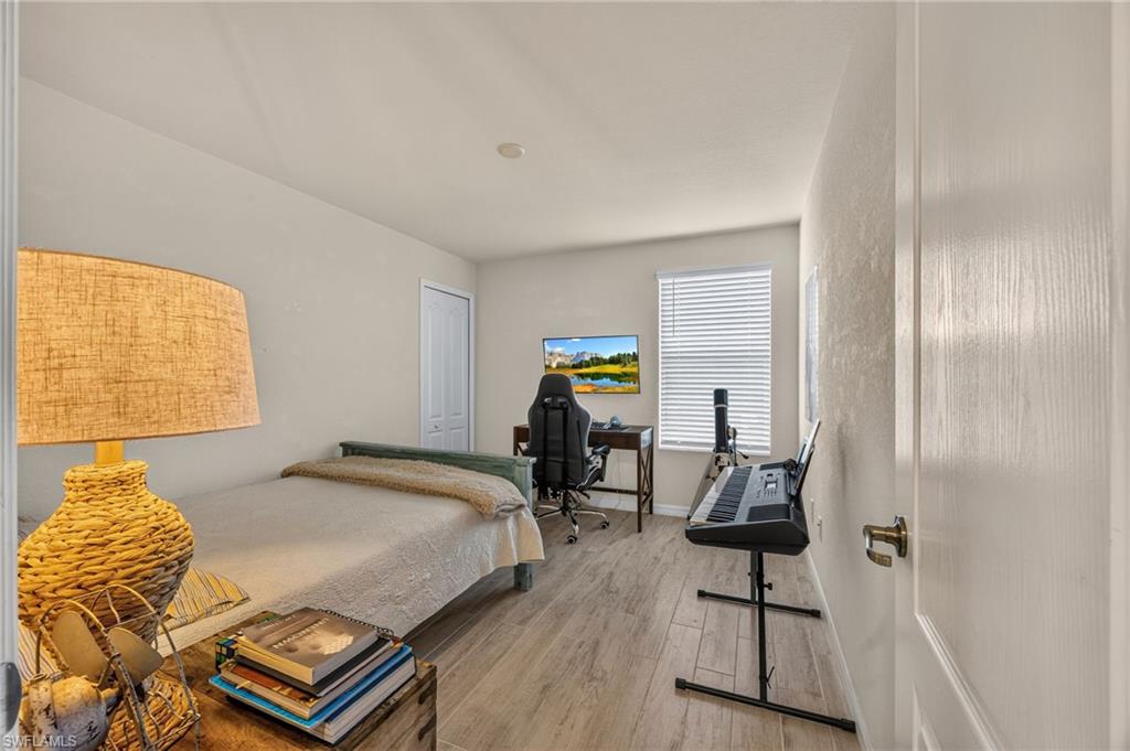 HAMPTON LAKES - Residential
