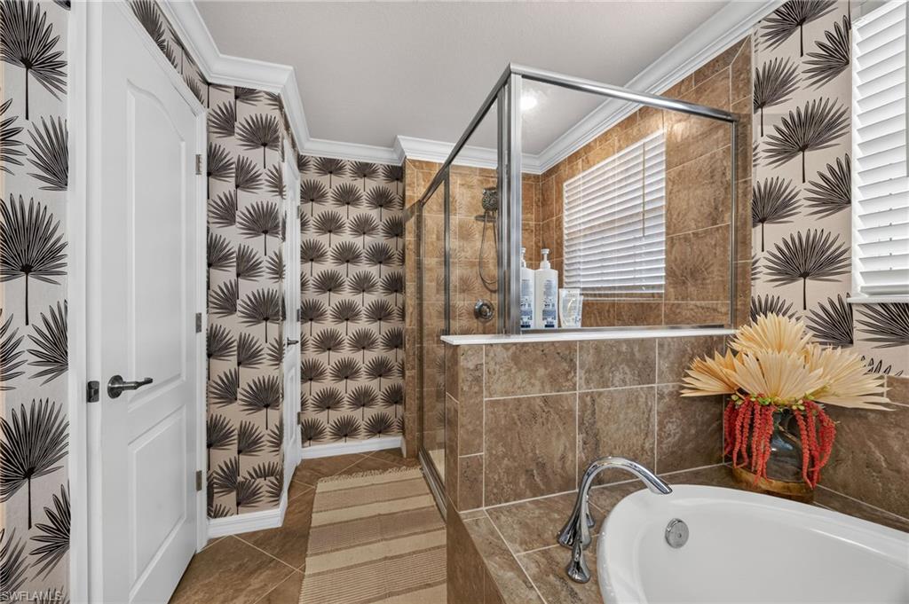 HAMPTON LAKES - Residential