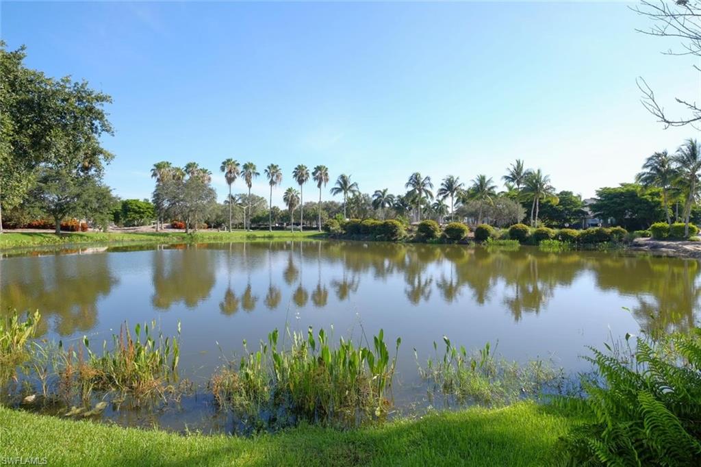 GOLF COURSE RENOVATION ASSESSMENT IS PAID IN FULL!! TOP FLOOR 3 BEDROOM CARRIAGE HOME IN LEXINGTON COUNTRY CLUB'S GOLF VILLAGE. THIS "LANCASTER 3" IS LOCATED ONE BUIDLING AWAY FROM THE BAYBERRY BEND POOL AND A SHORT WALK TO THE MAIN CLUBHOUSE. EASTERN EXPOSURE FRON THE LANAI. END UNIT WITH EXTRA WINDOWS.
ACRYCLIC SLIDERS ON THE LANAI,NEWER HIGH TOILETS IN BOTH BATHS,NEW MICROWAVE & DISHWASHER IN 2015,RAISED PANEL CABINETS IN THE KITCHEN,HUMIDISTAT,A/C WAS REPLACED IN 2005,TILE IN THE KITCHEN,ENTRY AND BATHS