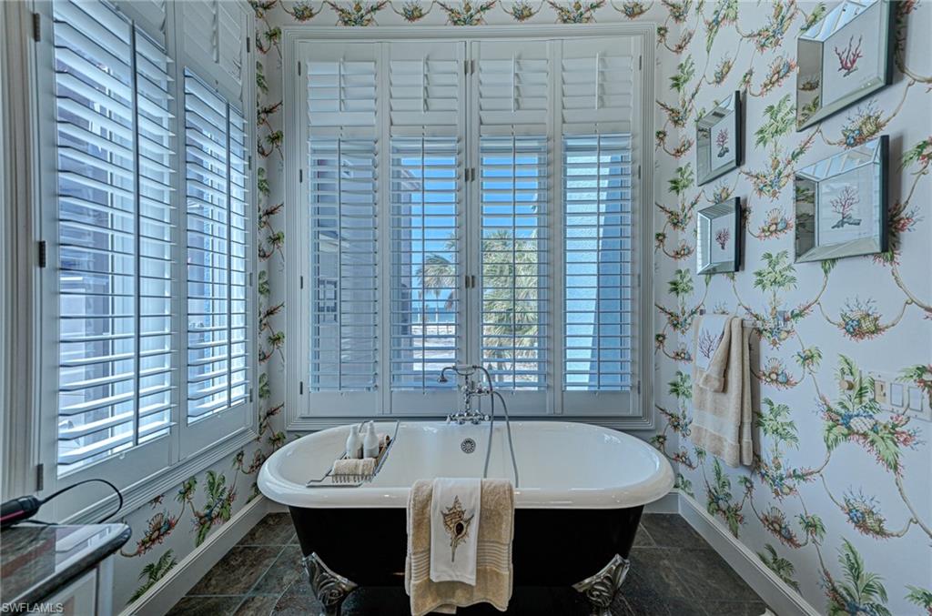 BAREFOOT BEACH - Residential Lease