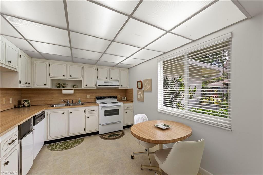 GLADES COUNTRY CLUB - Residential