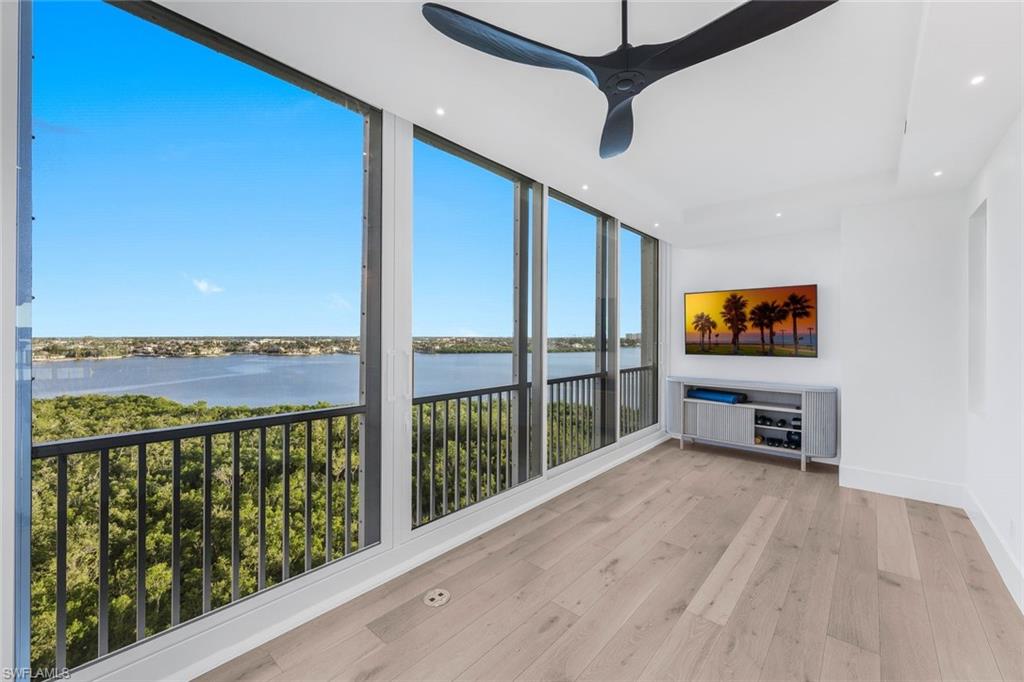 ROYAL MARCO POINT - Residential