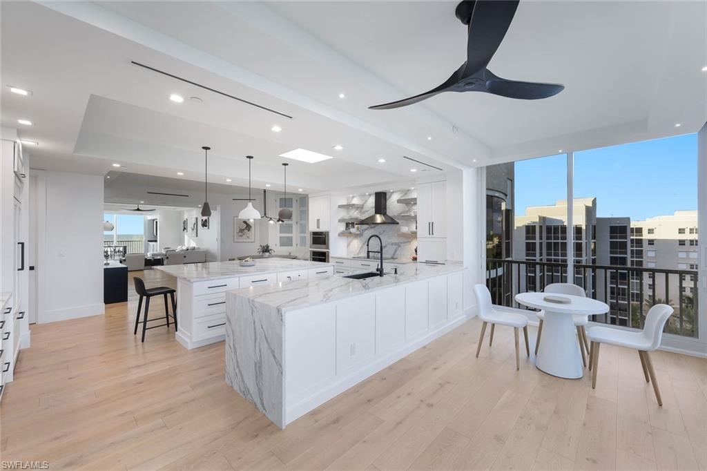 ROYAL MARCO POINT - Residential