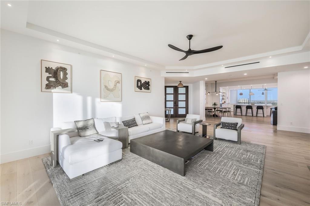 ROYAL MARCO POINT - Residential