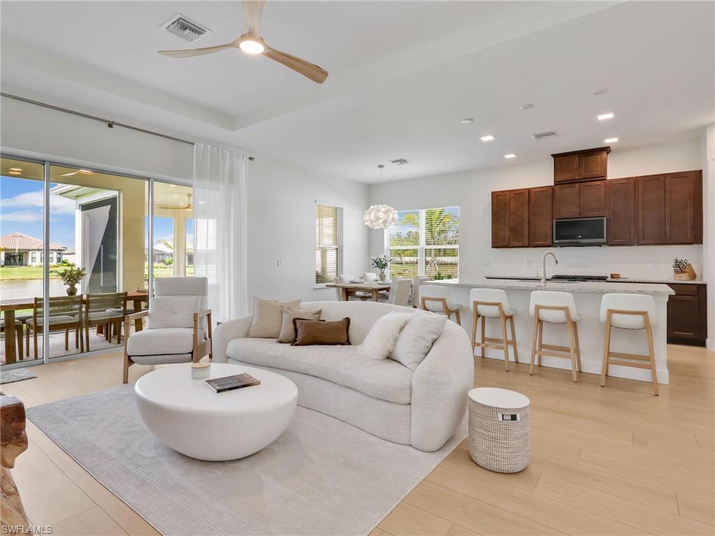 ESPLANADE LAKE CLUB - Residential