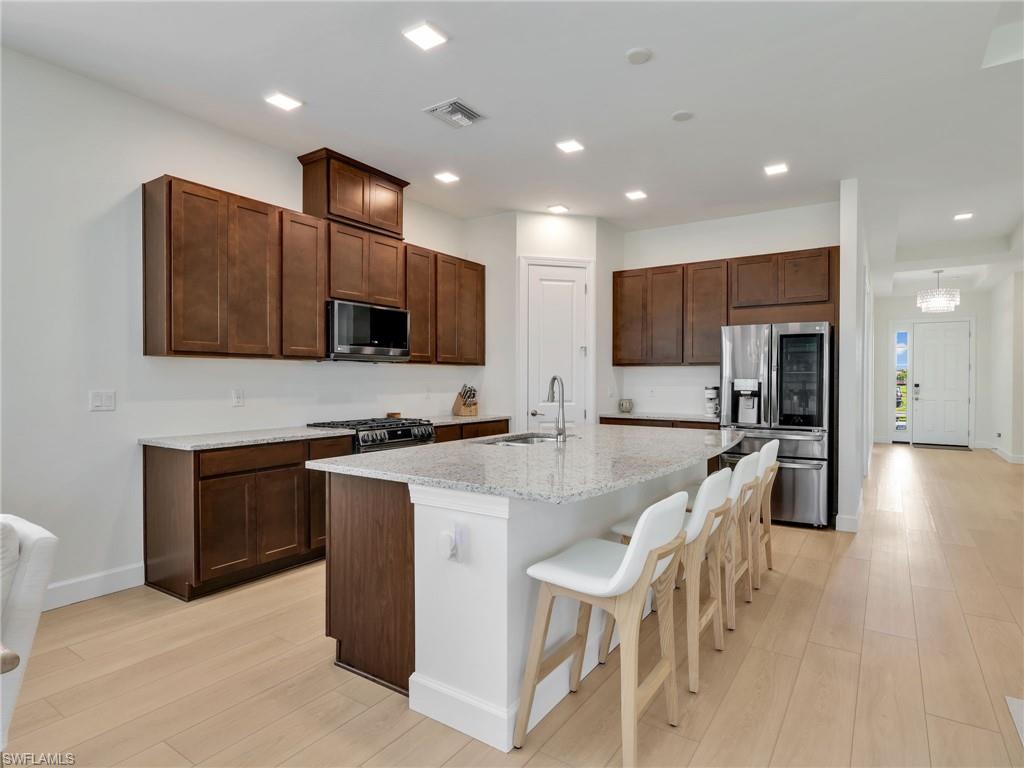 ESPLANADE LAKE CLUB - Residential
