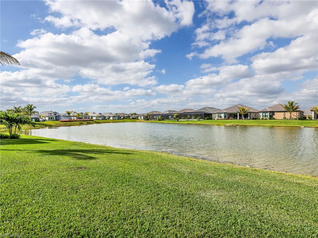 ESPLANADE LAKE CLUB - Residential