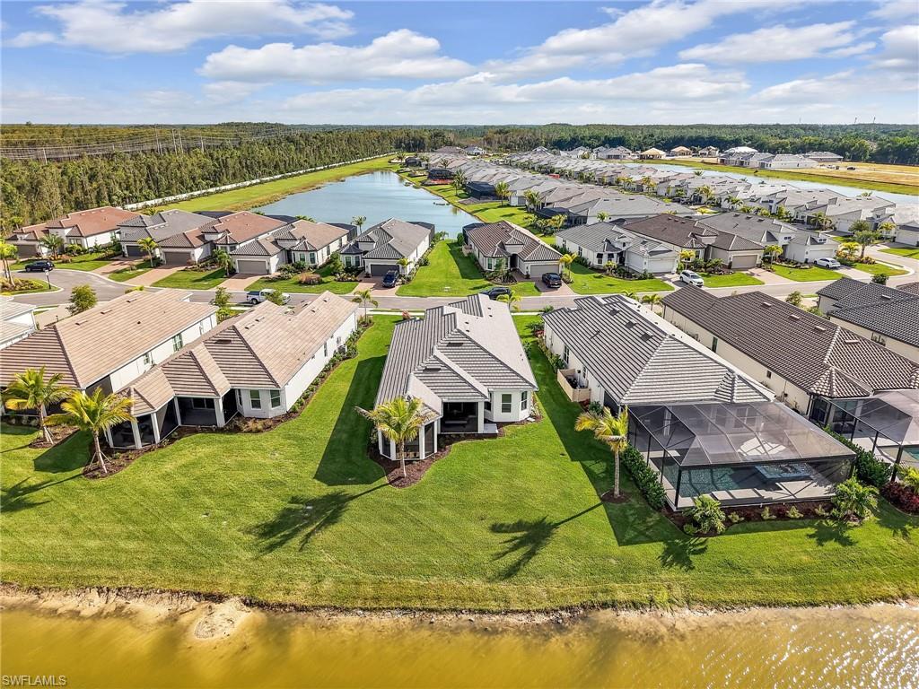 ESPLANADE LAKE CLUB - Residential
