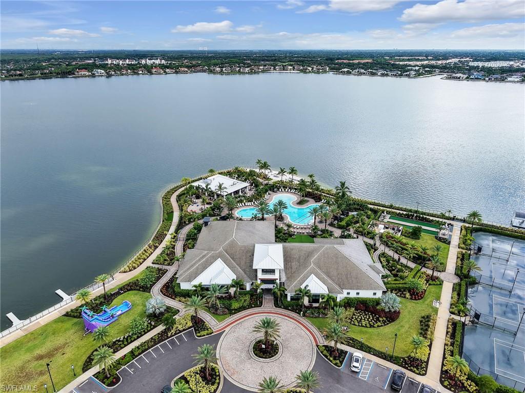 ESPLANADE LAKE CLUB - Residential