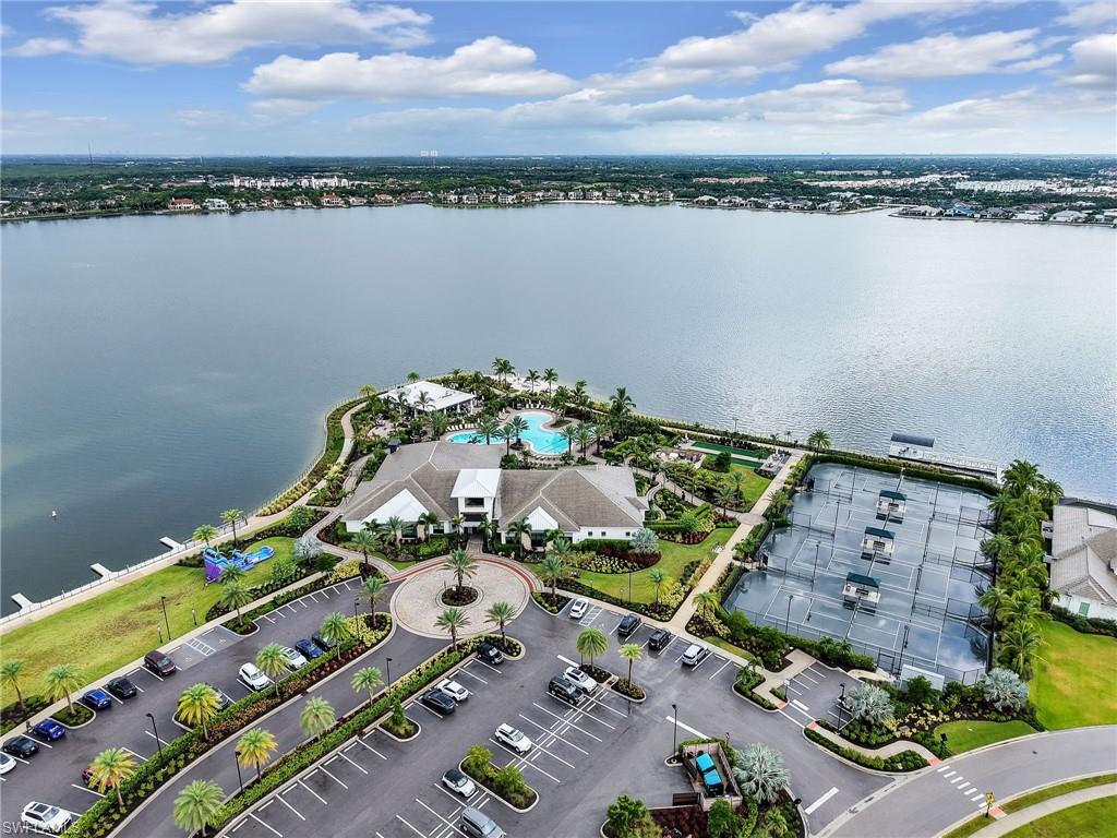 ESPLANADE LAKE CLUB - Residential