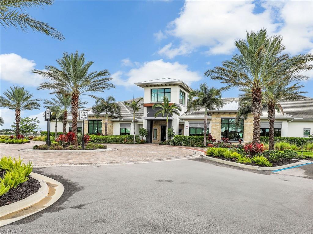 ESPLANADE LAKE CLUB - Residential