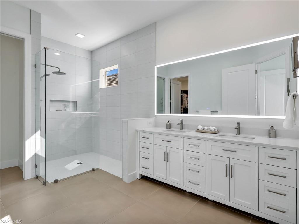 ESPLANADE LAKE CLUB - Residential