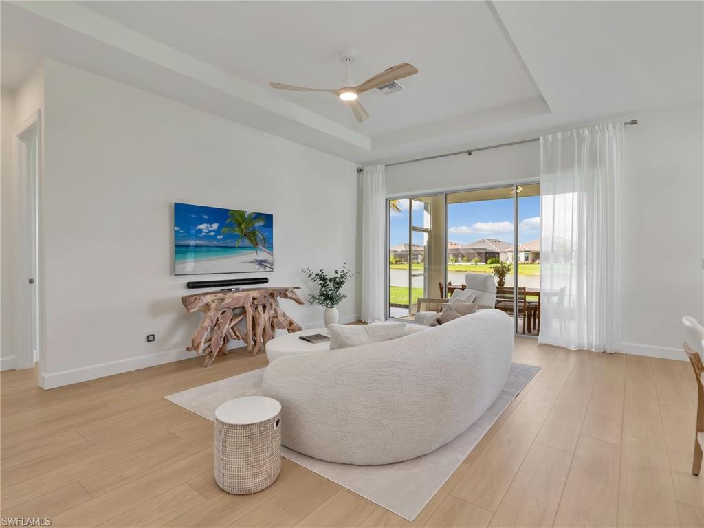 ESPLANADE LAKE CLUB - Residential