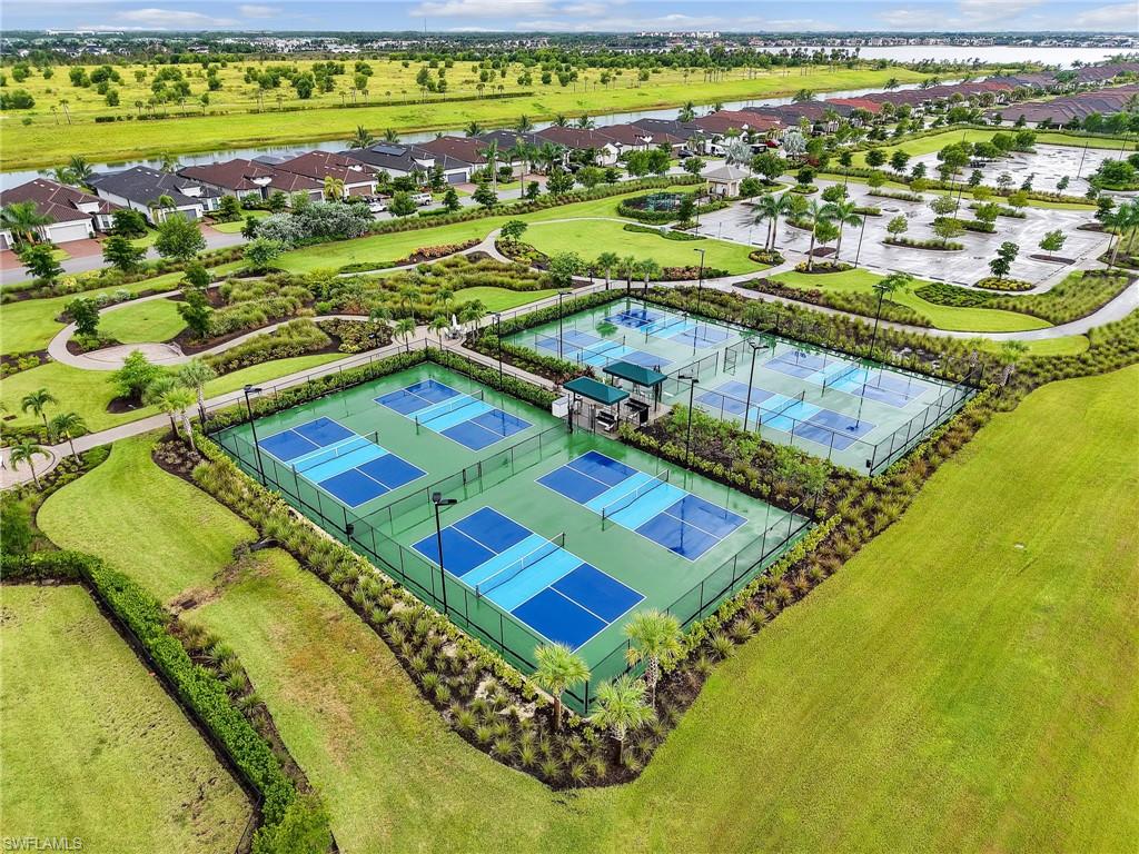 ESPLANADE LAKE CLUB - Residential