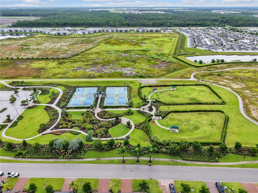 ESPLANADE LAKE CLUB - Residential