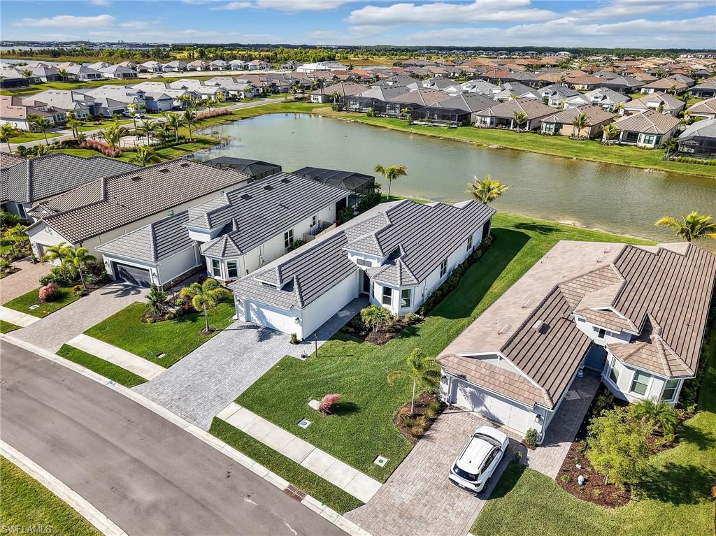 ESPLANADE LAKE CLUB - Residential