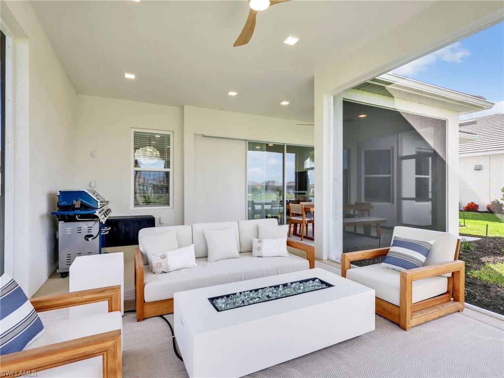 ESPLANADE LAKE CLUB - Residential