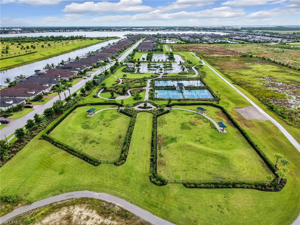ESPLANADE LAKE CLUB - Residential