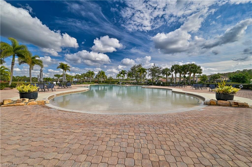 HAMPTON LAKES - Residential