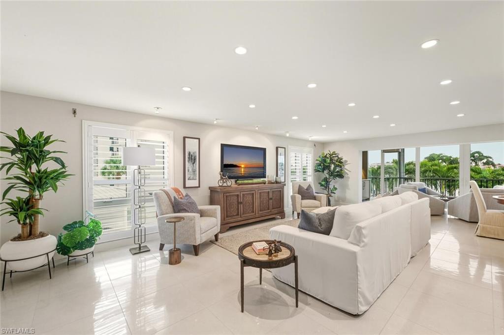 PELICAN POINT WEST - Residential
