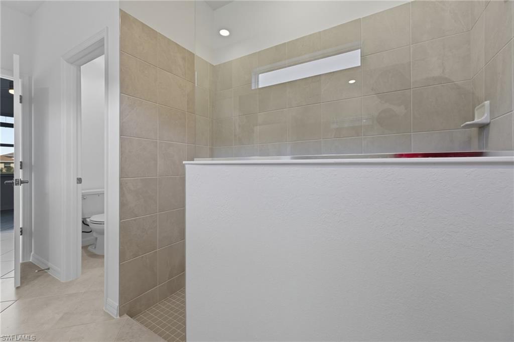 HAMPTON LAKES - Residential Lease