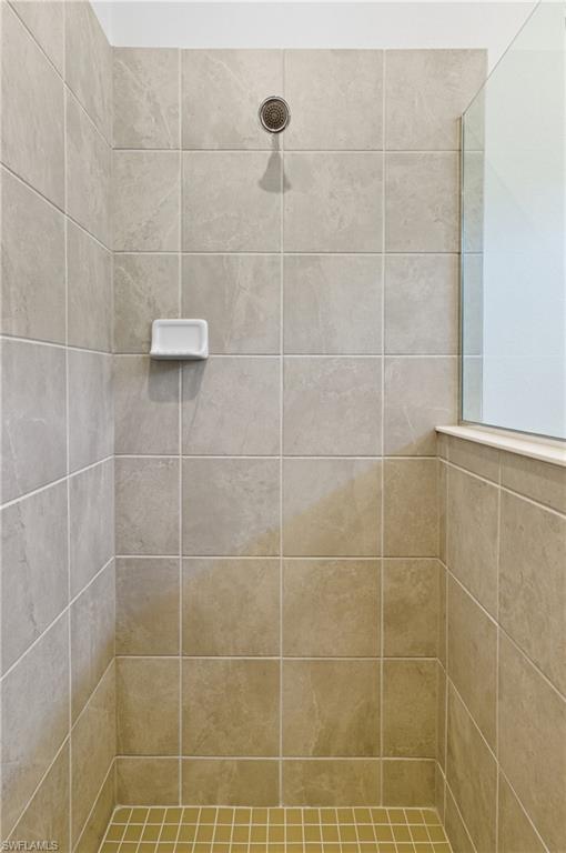 HAMPTON LAKES - Residential Lease