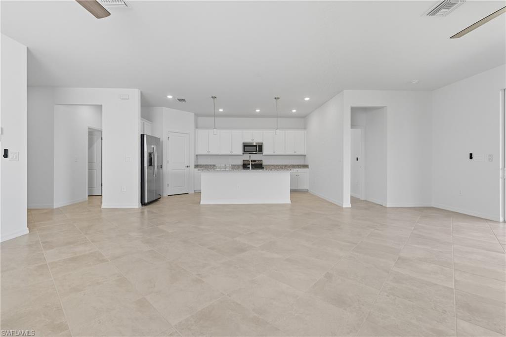 HAMPTON LAKES - Residential Lease