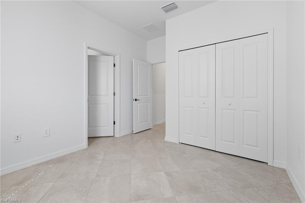 HAMPTON LAKES - Residential Lease