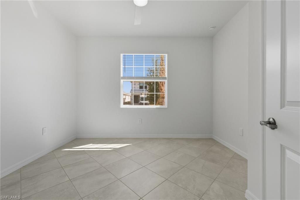 HAMPTON LAKES - Residential Lease