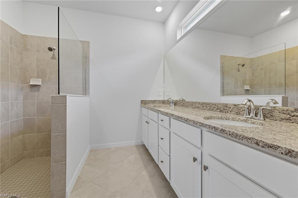 HAMPTON LAKES - Residential Lease