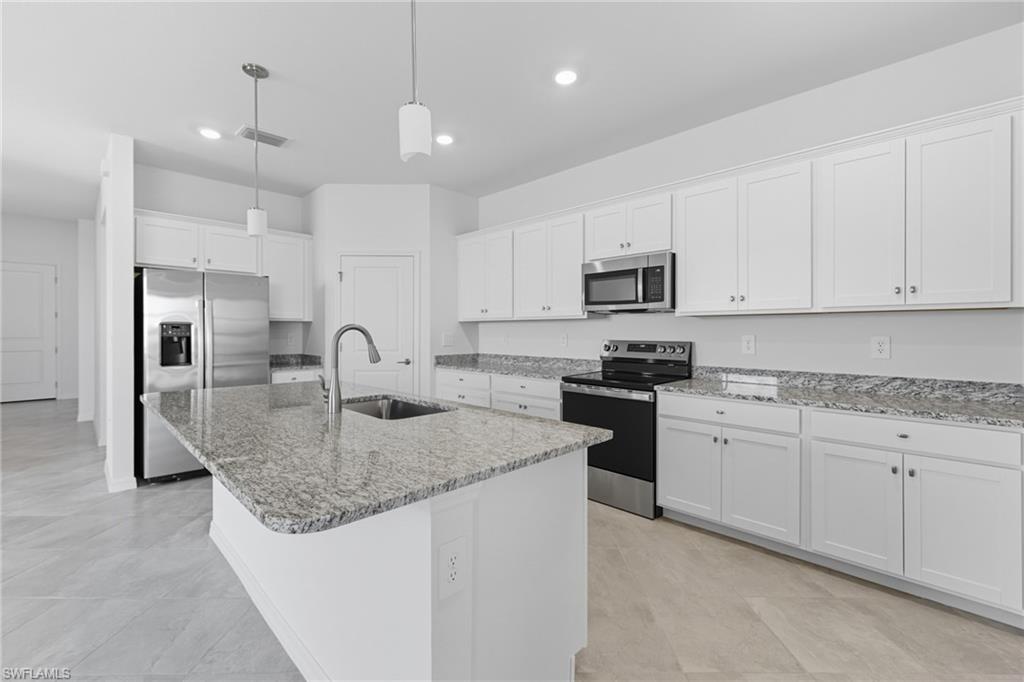 HAMPTON LAKES - Residential Lease