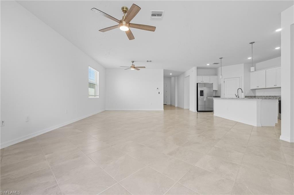 HAMPTON LAKES - Residential Lease