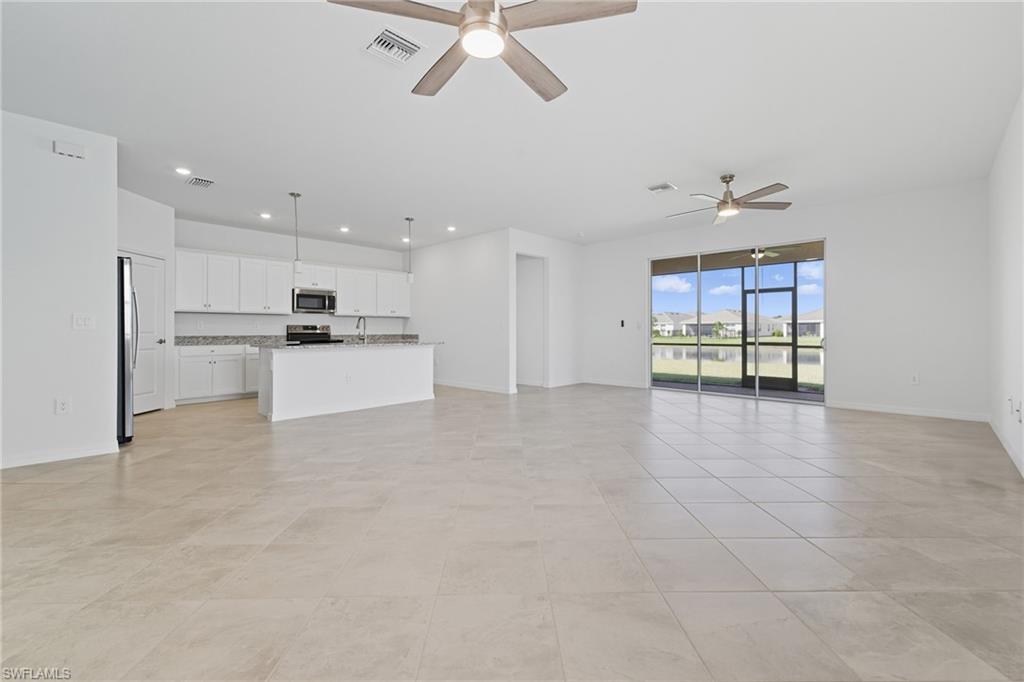 HAMPTON LAKES - Residential Lease